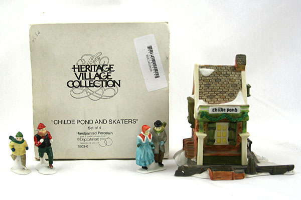 Dept 56 Dickens Village CHILDE POND AND SKATERS 59030 RETIRED  