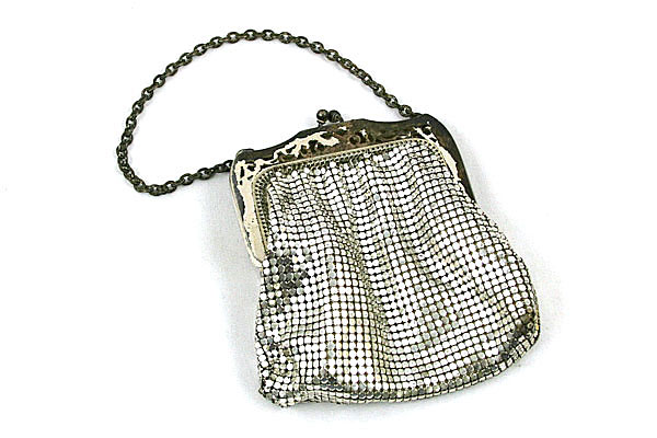 Vintage Silver Metal Mesh Whiting & Davis Co. Coin Purse Bag w/ Chain 